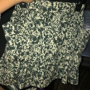 SKIRT COMFY AND HAS POCKETS